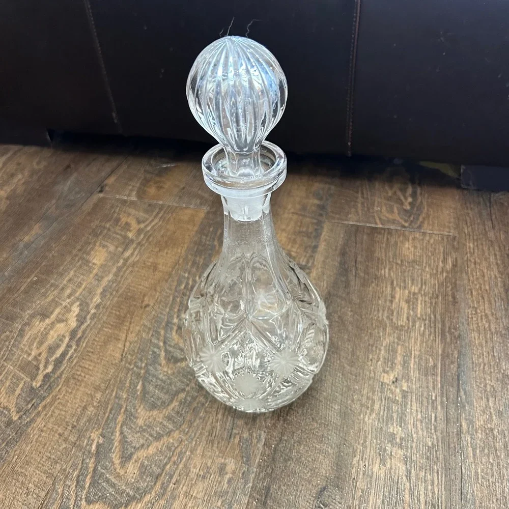 Vintage Cut Crystal Floral Decanter with Ribbed Globe Stopper Clear‎ 11 Inch